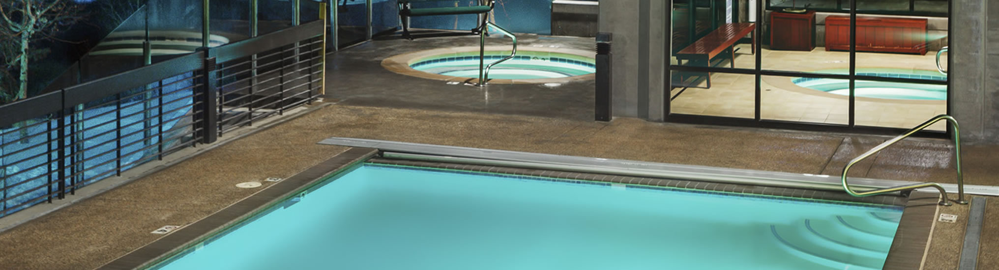 Outdoor Pool, Jacuzzis & Steam Room